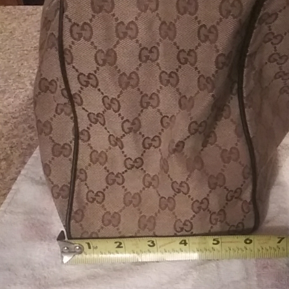 Authentic GUCCI PURSE - Picture 4 of 8